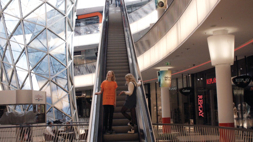 
     
     <i>MALL-E</i>,      2016<br />
     HD-Film, 
      2:48 min<br />
      
