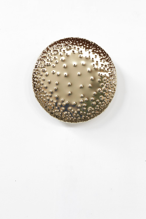 
     <i>Good Vibe Gong (gold plated)</i>, 
     2016<br />
     Steel, 
      Ø 47 cm<br />
     