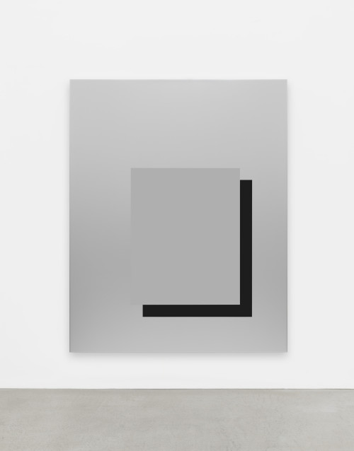 
     <i>set 569</i>, 
     2020<br />
     lacquered aluminum, 
      250 x 200 x 11,8 cm<br />
     