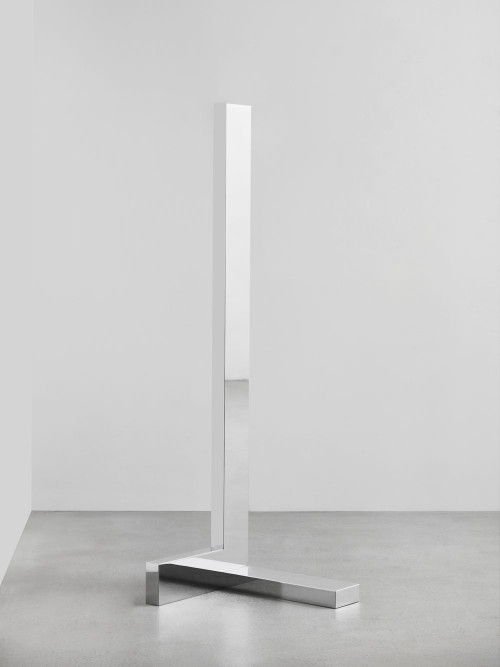 
     <i>Verstärker 40</i>, 
     2021<br />
     polished aluminum, 
      182 x 51,9 x 58,3 cm<br />
     