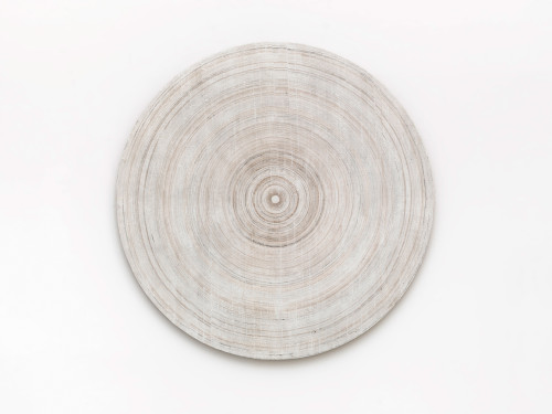 
     <i>Elliptische Schatten Platte (in den orphischen Schatten)</i>, 
     2015<br />
     cassette tape coating and adhesive tape on canvas on wood, 
      Ø 92 cm<br />
     