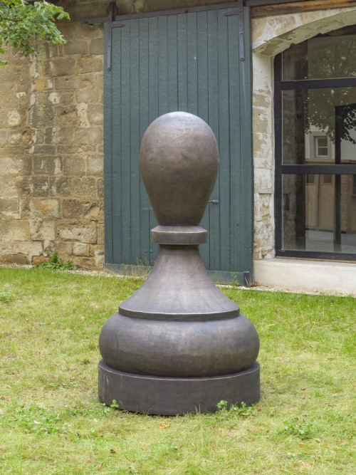 
     <i>Bauer</i>, 
     2020<br />
     Bronze, 
      192 x Ø 105 cm<br />
     