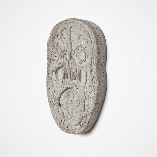 
     <i>Mask (Kopfschnitt / Beton)</i>, 
     2015<br />
     Cement, 
      22 x 14 x 2,5 cm<br />
     
