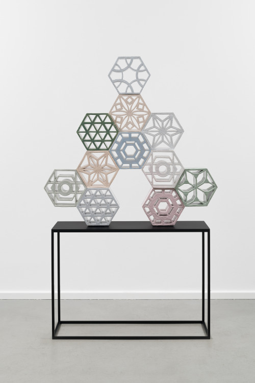<i>Jali Tree 1</i>,
2018<br />
glazed ceramic, powder coated steel,
113 x 113 x 15 cm<br />