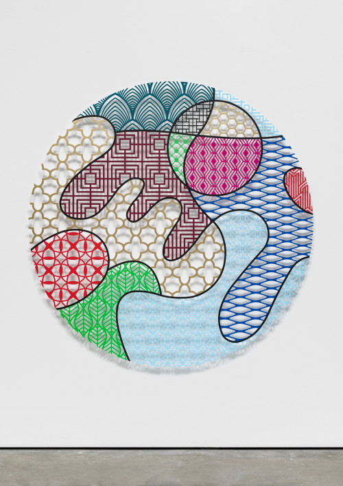 <i>Pattern Kinship, flow</i>,
2019<br />
waterjet cut aluminium, acrylic paint,
ø 160 x 1 cm<br />