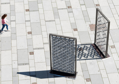 <i>Screen I–III</i>,
2016<br />
Cobblestones, steel frames, stainless steel grid; 310 x 150 x 15 cm,
Installation, Kunstplatz Graben, Vienna, Austria, 2016 (Photo by Iris Ranziger)<br />