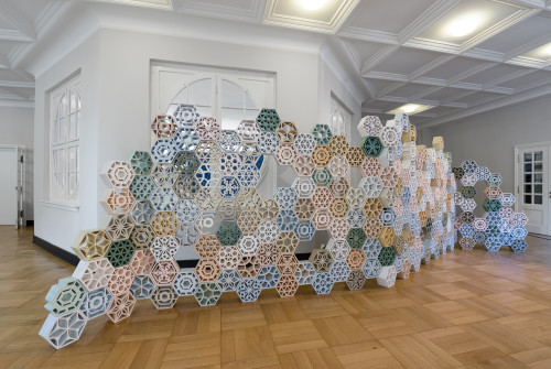 <i>Jali</i>,
2017<br />
Glazed Ceramics,
220 x 650 x 14 cm<br />
Installation view: documenta 14 Kassel, Germany and Athens, Greece