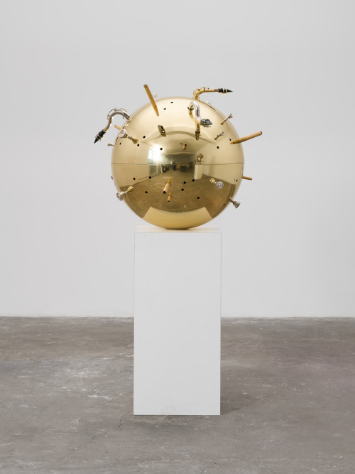 <i>Resonator Wind</i>,
2019<br />
brass, bamboo cane, mouthspieces of different wind instruments, various metals,
80 x 100 x 100 cm<br />