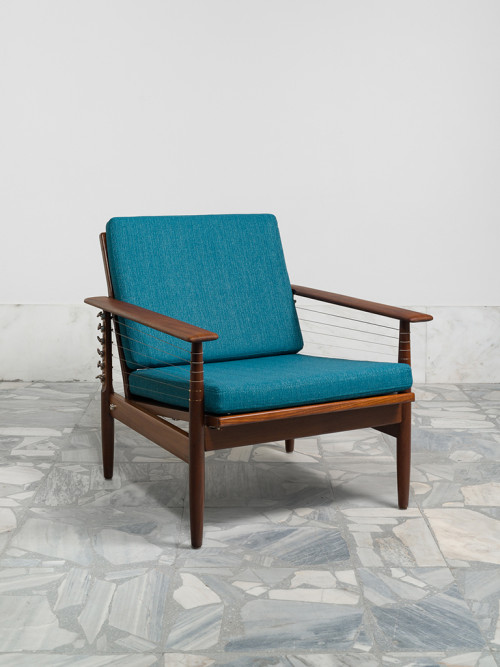 <i>Armchair Western Guitar (from the series Music Room, Athens)</i>,
2017<br />
Wood, Western guitar strings and mechanism on both sides, amplification option,
73 x 69 x 74 cm<br />