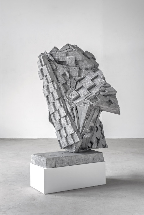 
     <i>Berliner Kindheit</i>, 
     2020<br />
     aluminum cast, 
      130 x 100 x 115 cm<br />
     