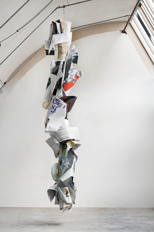 
     <i>Luther rauf und runter</i>, 
     2017<br />
     aluminium, stainless steel, digital print, 
     <br />
     