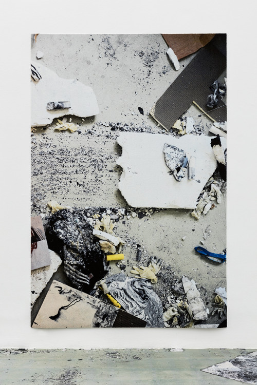 
     <i>grid 3</i>, 
     2017<br />
     direct print on carpet, 
      300 x 200<br />
     