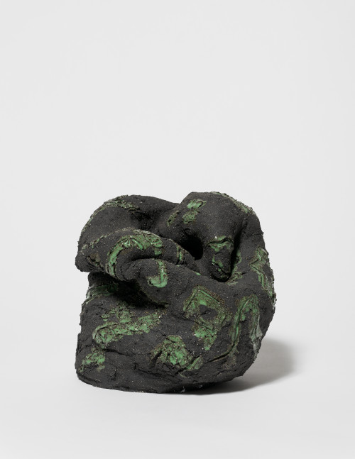 
     <i>YU 1</i>, 
     2020<br />
     Glazed ceramic, 
      27 x 27 x 30 cm<br />
     