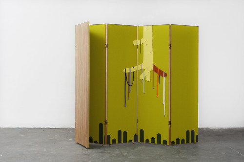 
     <i>Gürtelbaum (Paravent)</i>, 
     2014<br />
     felt, wood, brass, 
      182 x 252 x 3 cm<br />
     