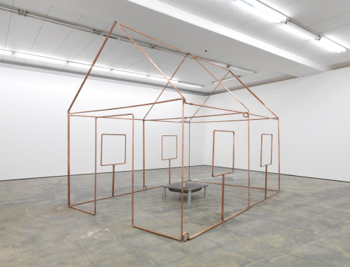 
     <i>mit Dusche, Ein-Linien-Raumzeichnung als Wasserleitung</i>, 
     1986/2012<br />
     copper tube, mixed media, 
      352 x 302 x 452 cm<br />
     Installation view Wentrup, Berlin, Germany, 2012