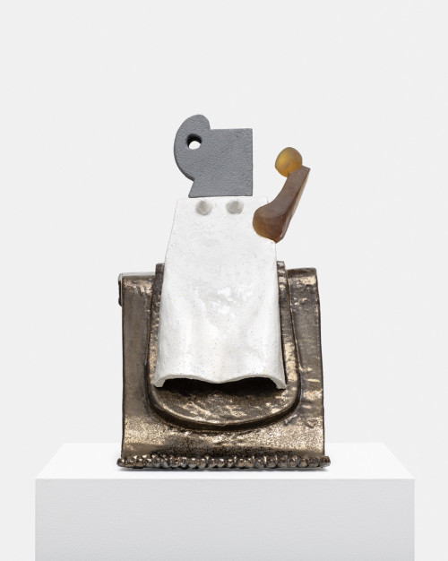 <i>Madone 2</i>, 2021<br />29 x 58 x 55 cm, Crystal and glazed ceramics<br />