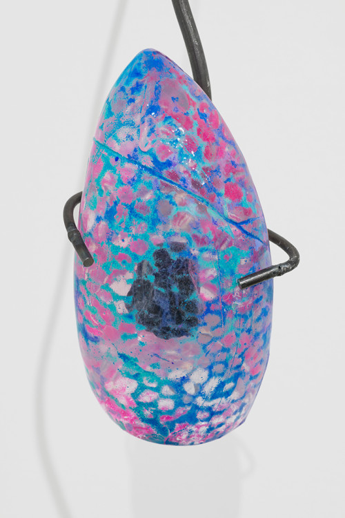 <i>Half Lung (fossil / blue shell)</i>, 2018<br />fossil, pigments, resin, 21 x 10.5 x 6.5 cm<br />
