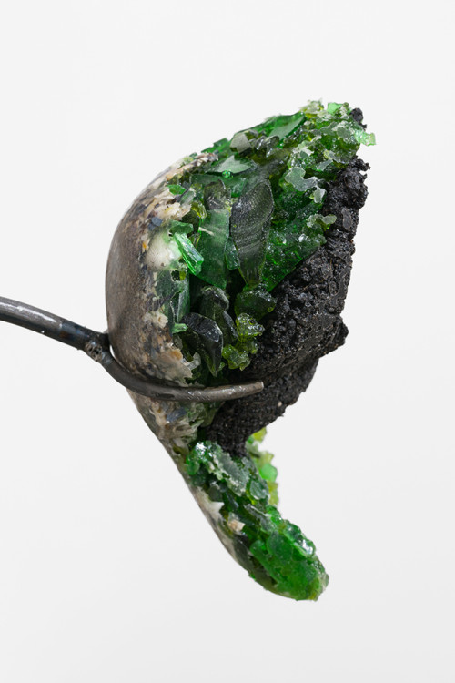 <i>Liver (soil sample / green glas)</i>, 2018<br />glass trash, soil, shells, cement, resin, 25 x 15 x 10 cm<br />